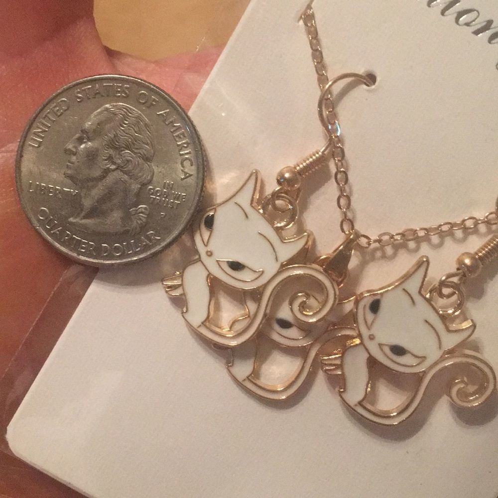 White Cat Jewelry Set - Picture 5 of 5